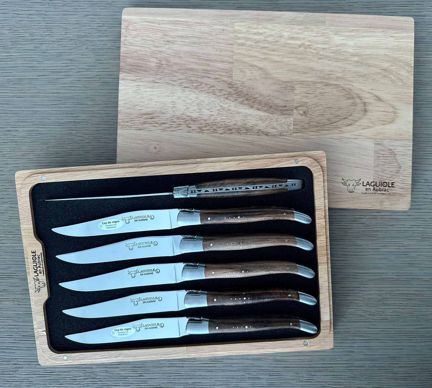 Laguiole en Aubrac ชุดมีดสเต็ก 6 ชิ้นชุบด้วยมือพร้อมด้ามจับไม้มะกอก