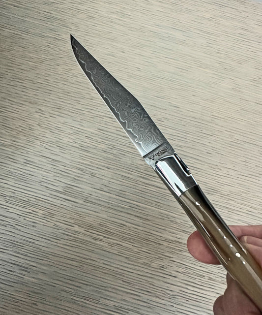 Laguiole en Aubrac 4-Piece Handcrafted French Steak Knife Set with Damascus Blades | Solid Horn Handles