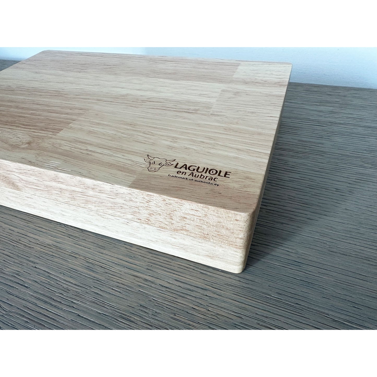 Laguiole en Aubrac Juego de cuchillos para bistec de 4 piezas con doble baño de latón y acero inoxidable hechos a mano de lujo con mangos de madera de enebro