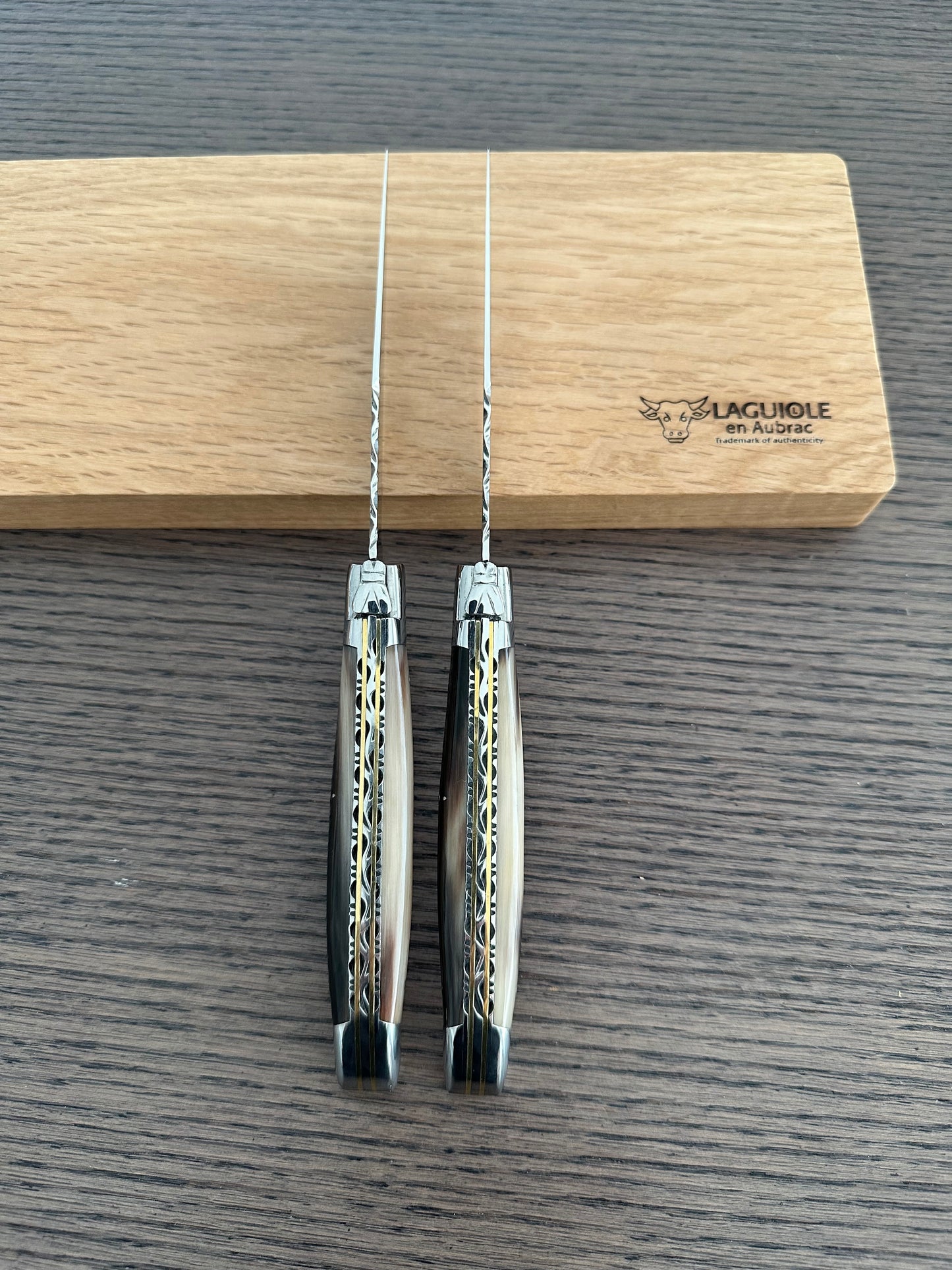 Laguiole en Aubrac Luxury Handcrafted Stainless Steel & Brass Double Plate 2-Piece Steak Knife Set with Solid Horn Handles