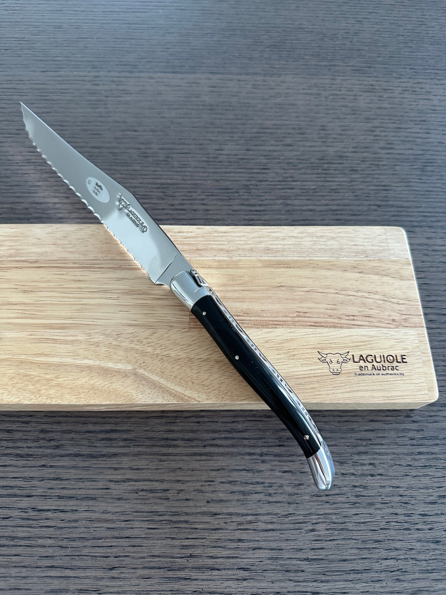 Laguiole en Aubrac Stainless Steel Bread Serrated Knife With Buffalo Handle, 7-in