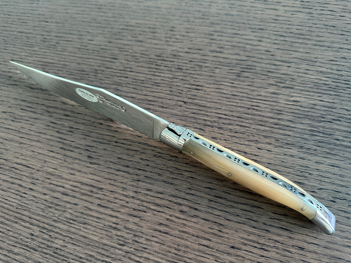 Laguiole en Aubrac Stainless Steel Bread Serrated Knife With Solid Horne Handle, 7-in