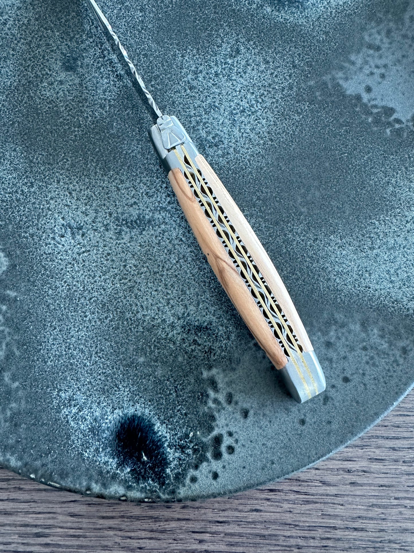 Laguiole en Aubrac Luxury Handcrafted Stainless Steel & Brass Double Plate 2-Piece Steak Knife Set with Olive Wood Handles