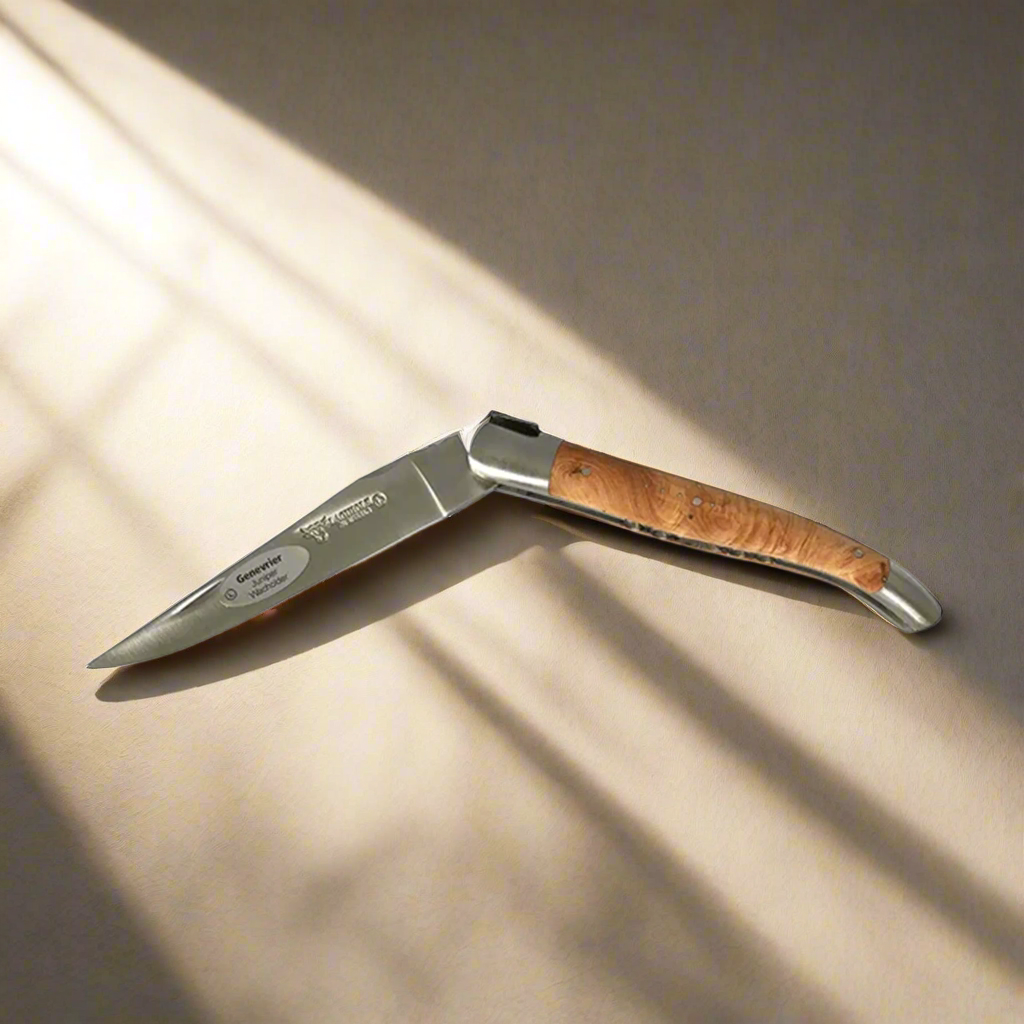 Laguiole en Aubrac高級手彫りメッキ多目的ナイフ、ジュニパーウッドハンドル、4.75インチ