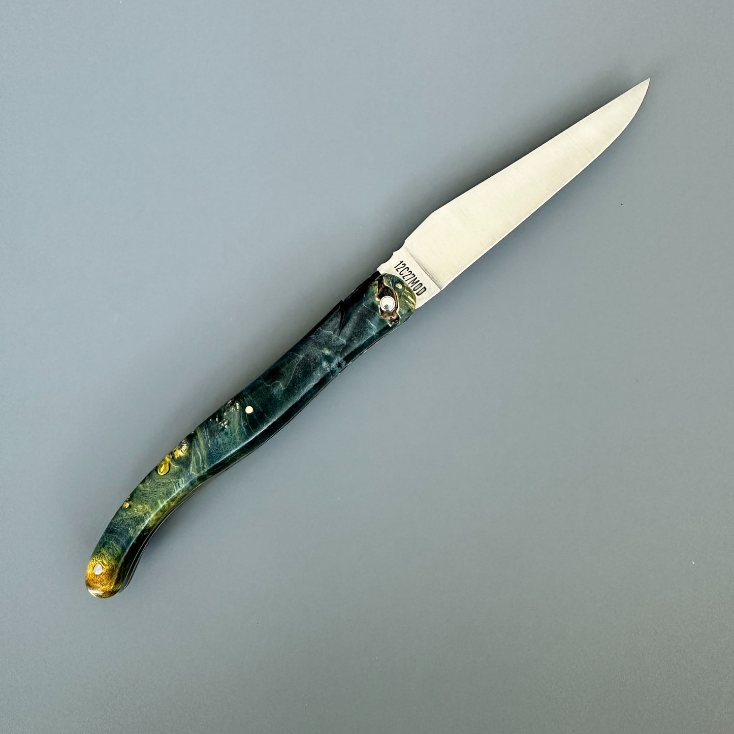Reverse side of Laguiole en Aubrac Belle folding knife with elder burl handle and special bee