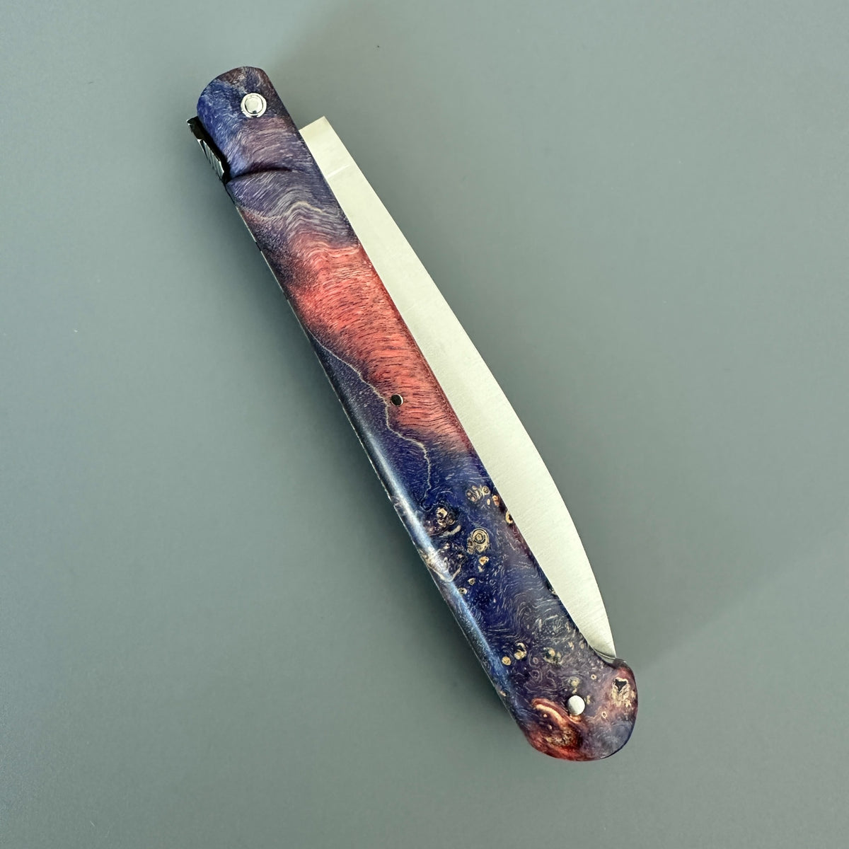 Laguiole en Aubrac Belle Pièce Droit — Stabilized Elder Burl Handle, Lockback Folding Knife