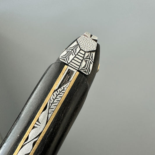 Laguiole en Aubrac Ebony & Brass Another Bee – Bee Detail