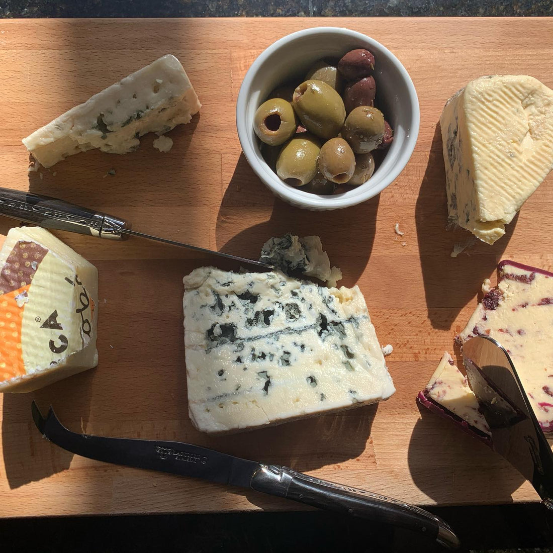 What Are the Best Cheese Sets for both beginners and professionals?