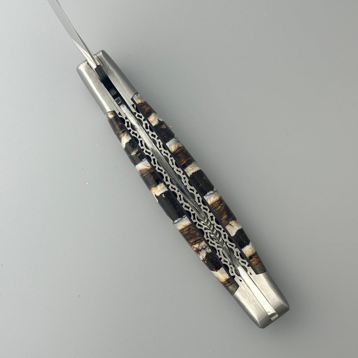 Laguiole en Aubrac Double-Plated Molar Knife – Brown & Blue, 4.75″