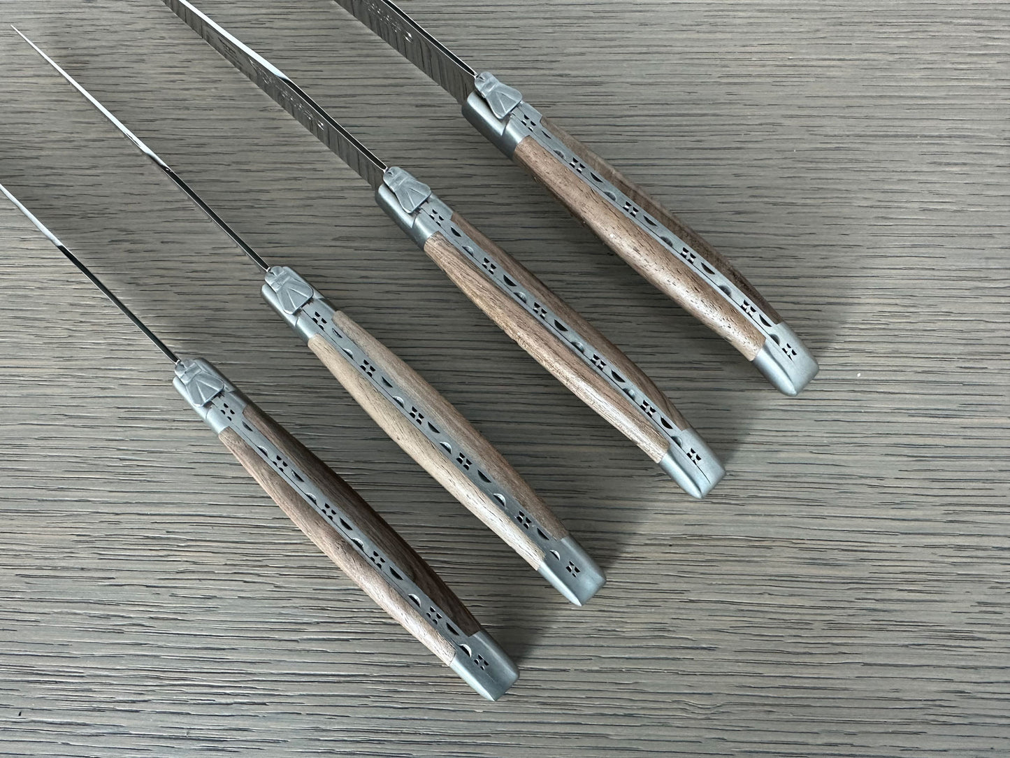 Laguiole en Aubrac 手工拉丝电镀 6 件式牛排刀套装，带胡桃木手柄