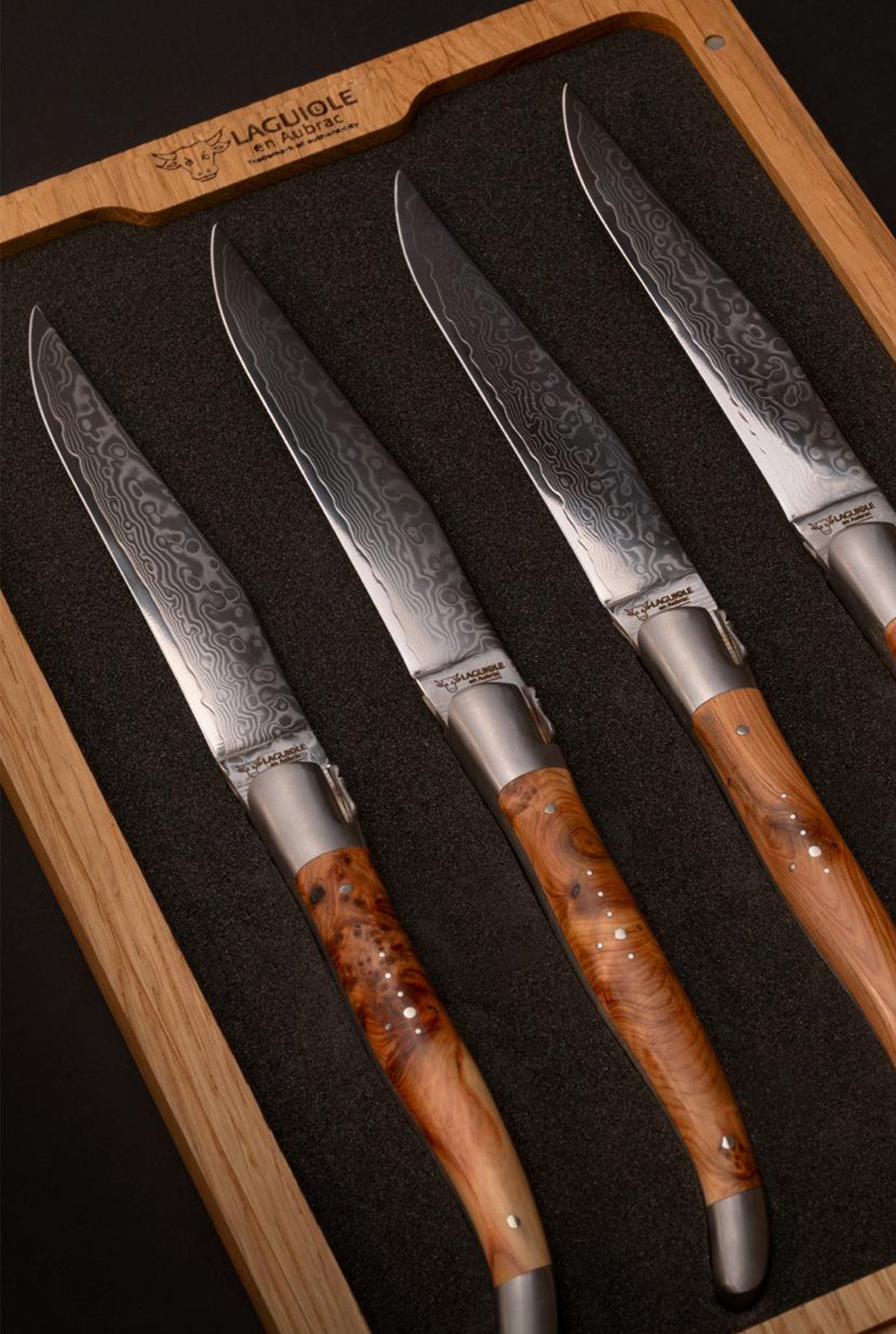 Laguiole en Aubrac 4-Piece Steak Knife Set, Damascus Blades & Juniper Wood Handles
