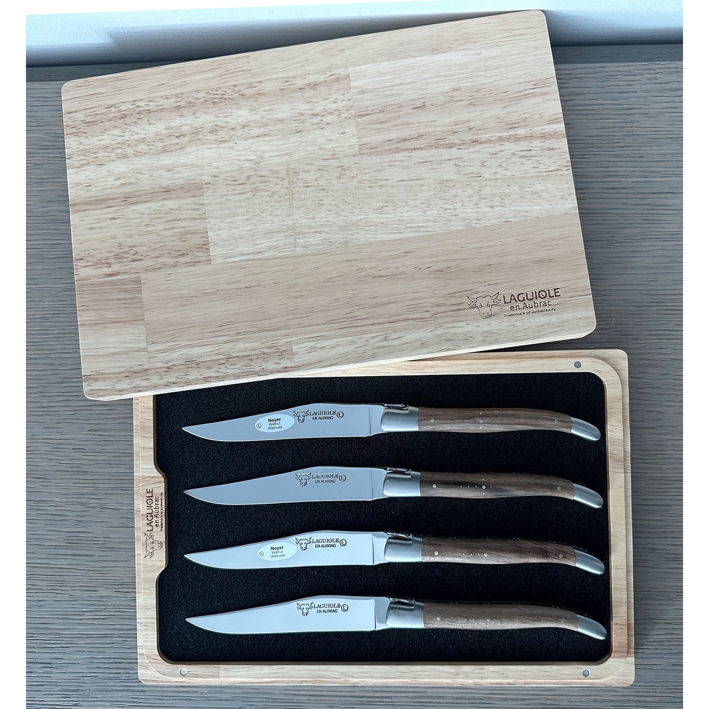 Laguiole en Aubrac 手工拉丝电镀 6 件式牛排刀套装，带胡桃木手柄