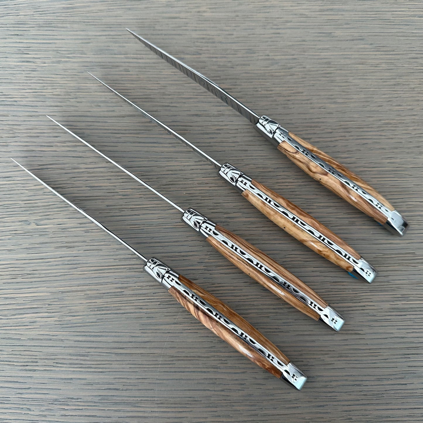 Laguiole en Aubrac ชุดมีดสเต็ก 6 ชิ้นชุบด้วยมือพร้อมด้ามจับไม้มะกอก