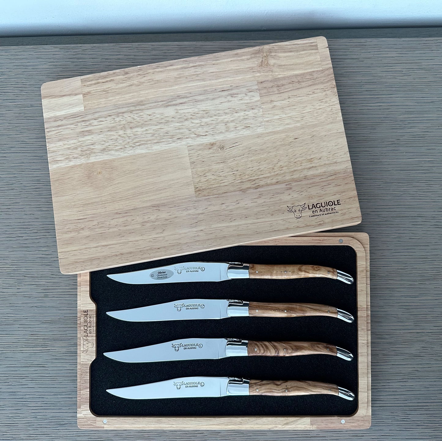 Laguiole en Aubrac ชุดมีดสเต็ก 6 ชิ้นชุบด้วยมือพร้อมด้ามจับไม้มะกอก