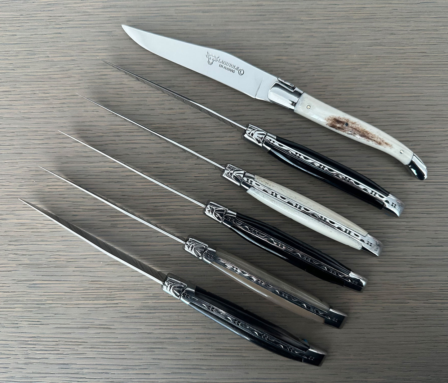 Laguiole en Aubrac 手工镀金 6 件式牛排刀套装，带混合牛角手柄