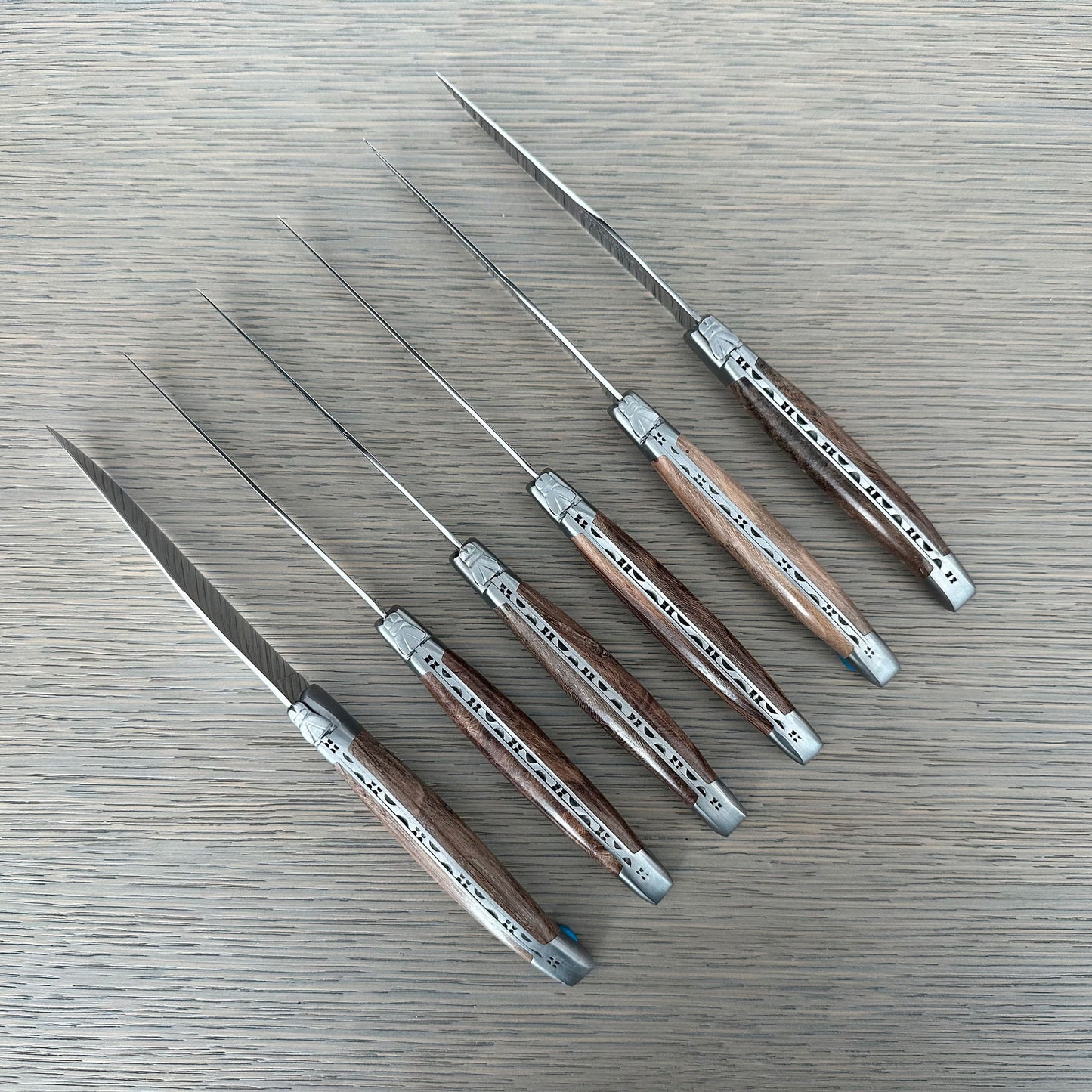 Laguiole en Aubrac ชุดมีดสเต็ก 6 ชิ้นชุบด้วยมือพร้อมด้ามจับไม้มะกอก