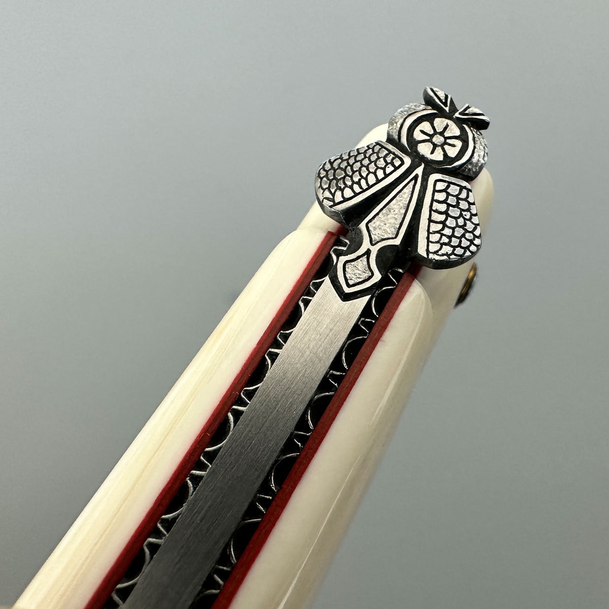Laguiole en Aubrac Belle Pièce — Mammoth Ivory Crust Knife, Flower Bee