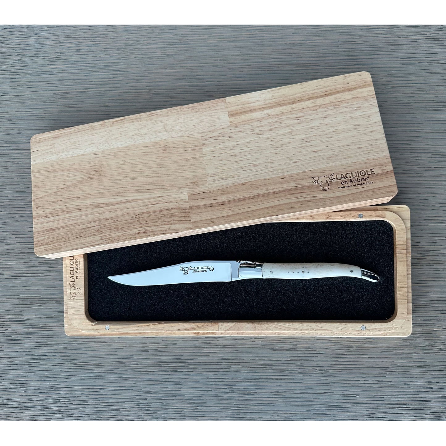 Laguiole en Aubrac ชุดมีดสเต็ก 2 ชิ้น Handcrafted Plated พร้อมด้ามไม้สัก