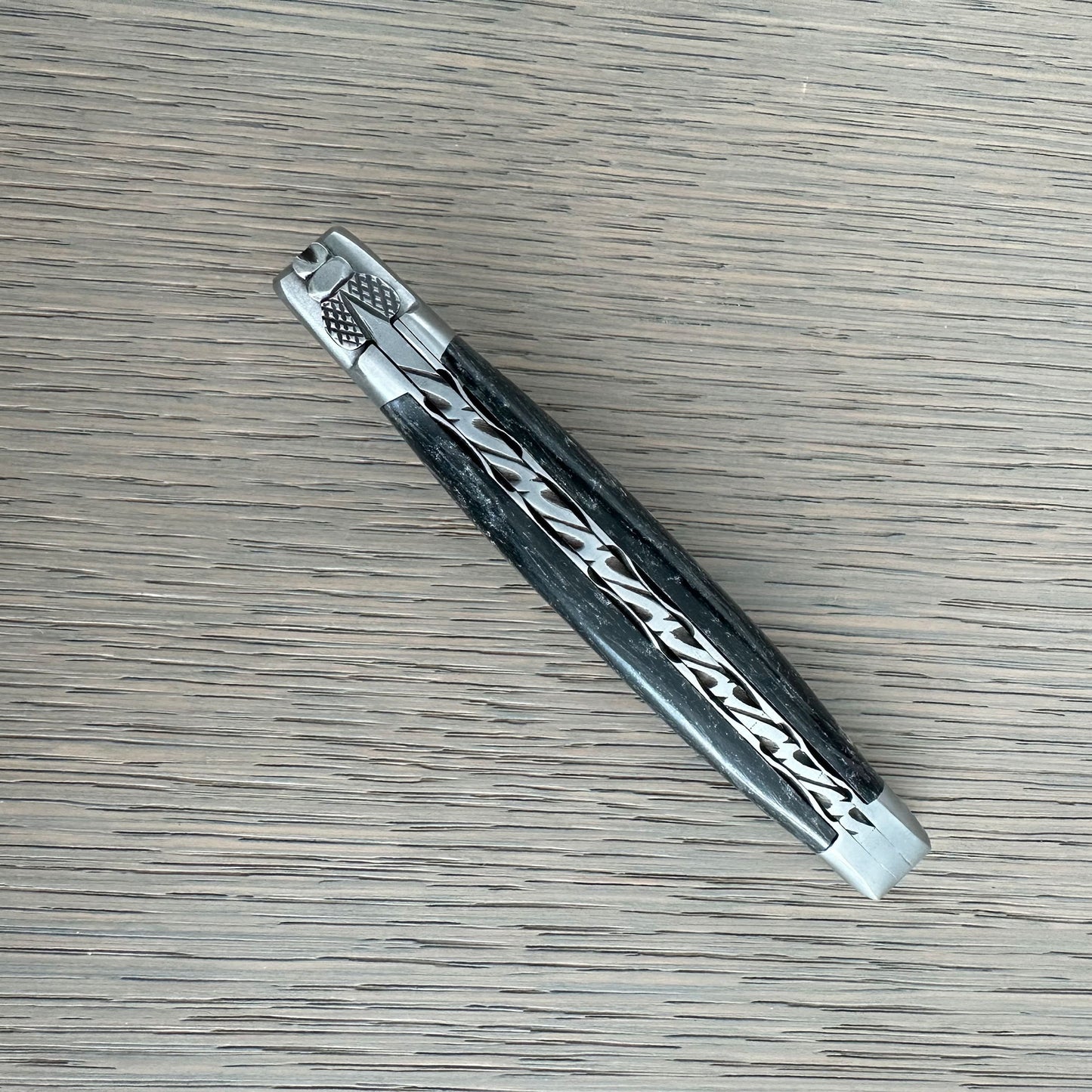 มีดเอนกประสงค์ Laguiole en Aubrac Handcrafted Doble Plated with Matte Bolsters ด้ามไม้ Royal Ebony 4.75 นิ้ว