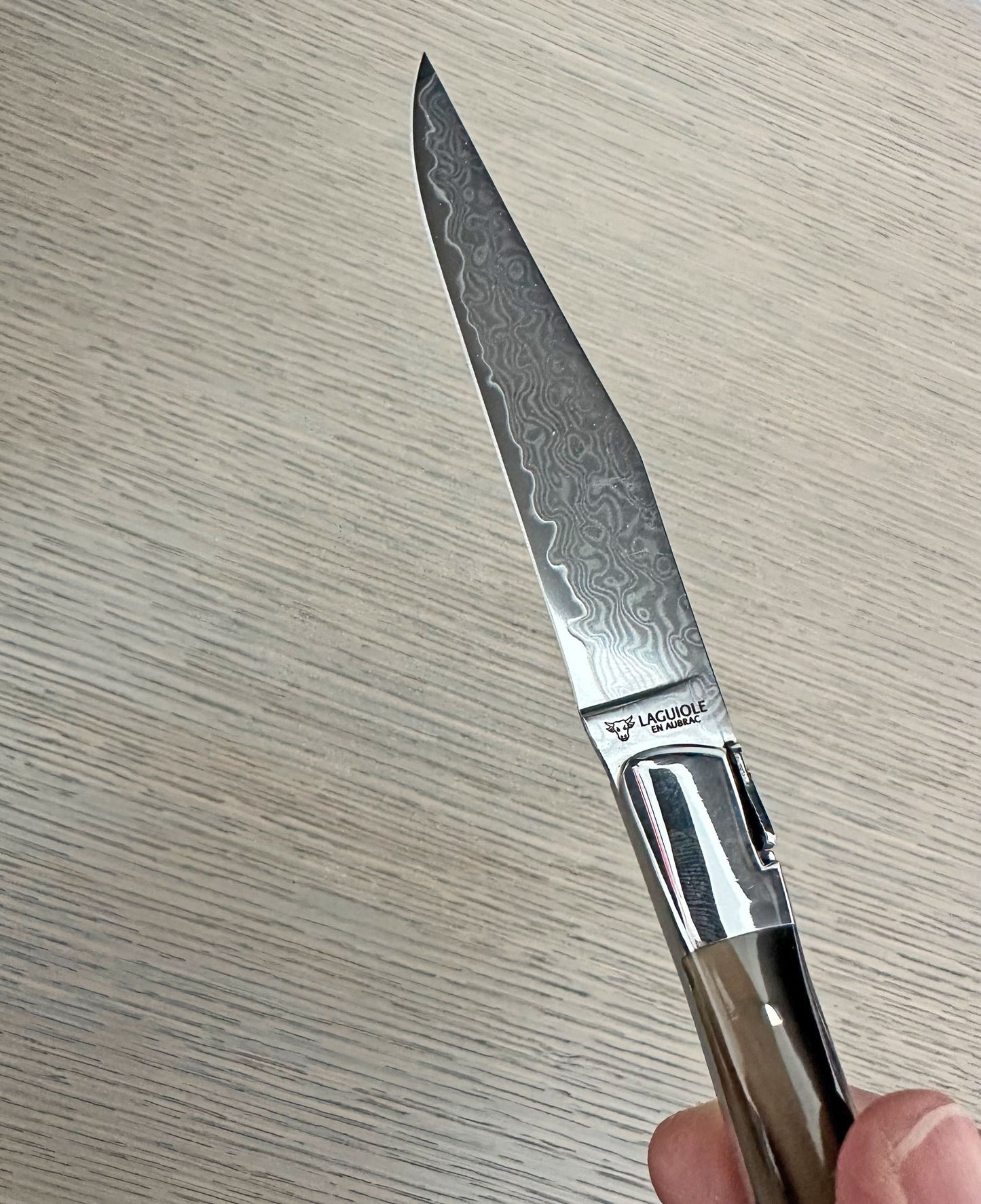 Laguiole en Aubrac 4-Piece Handcrafted French Steak Knife Set with Damascus Blades  | Solid Horn Handles