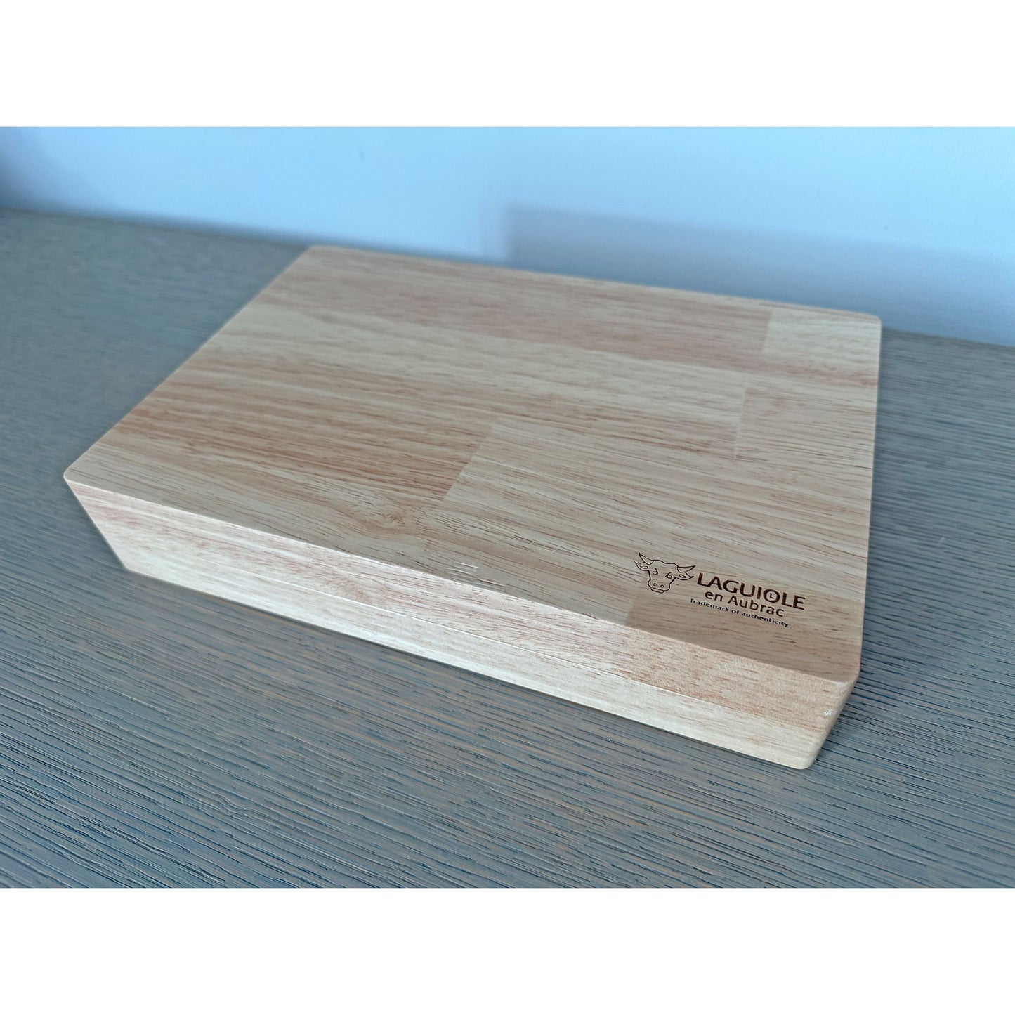 Laguiole en Aubrac Juego de cuchillos para bistec de 4 piezas con doble baño de latón y acero inoxidable hechos a mano de lujo con mangos de madera de enebro