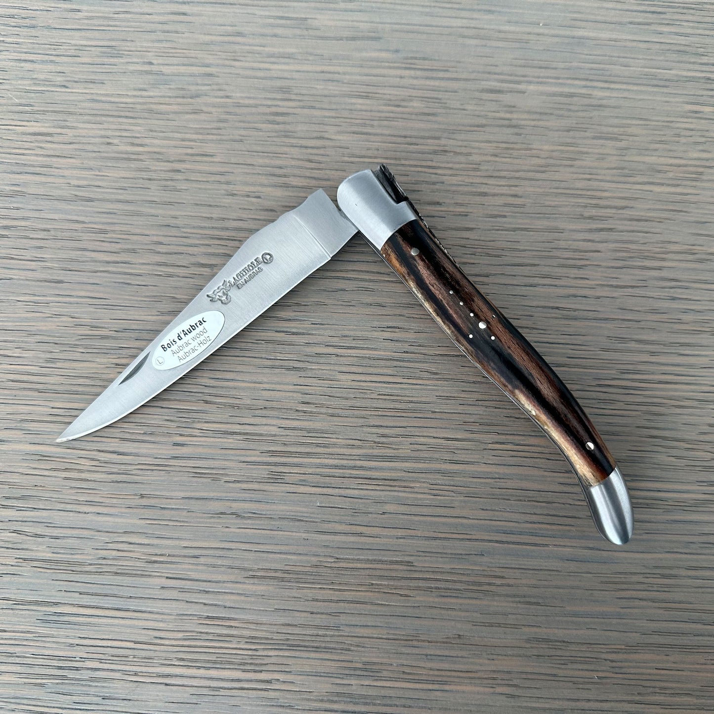 سكين Laguiole en Aubrac فاخر مصقول يدويًا مزدوج متعدد الأغراض مع مقبض أزرق Buckeye ، 4.75-inch
