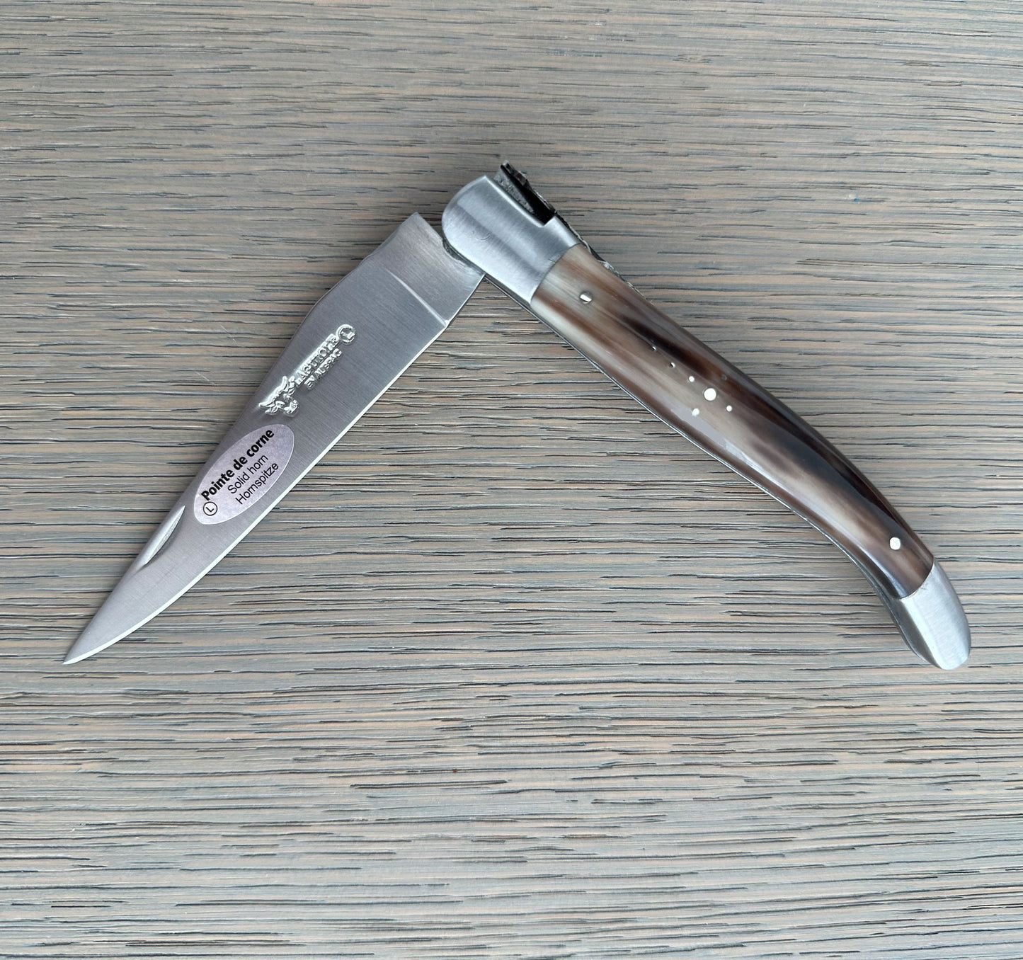 Laguiole en Aubrac Cuchillo multiusos de lujo doble chapado hecho a mano cepillado con mango azul Buckeye, 4.75 pulgadas