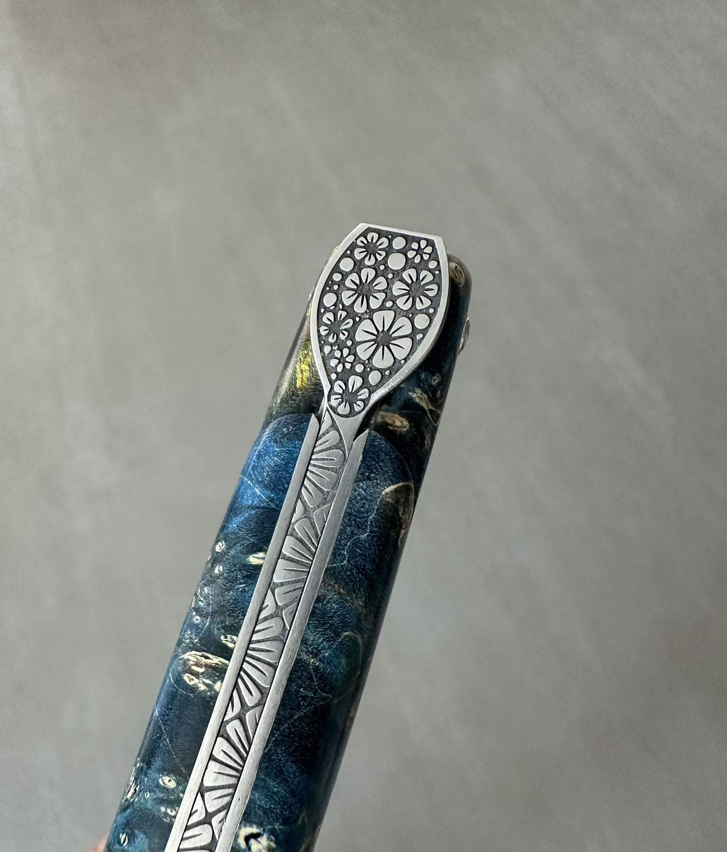Laguiole en Aubrac Folding Knife Secret Garden Series Primrose Bee with Blue Elder Burl, 4.8-in