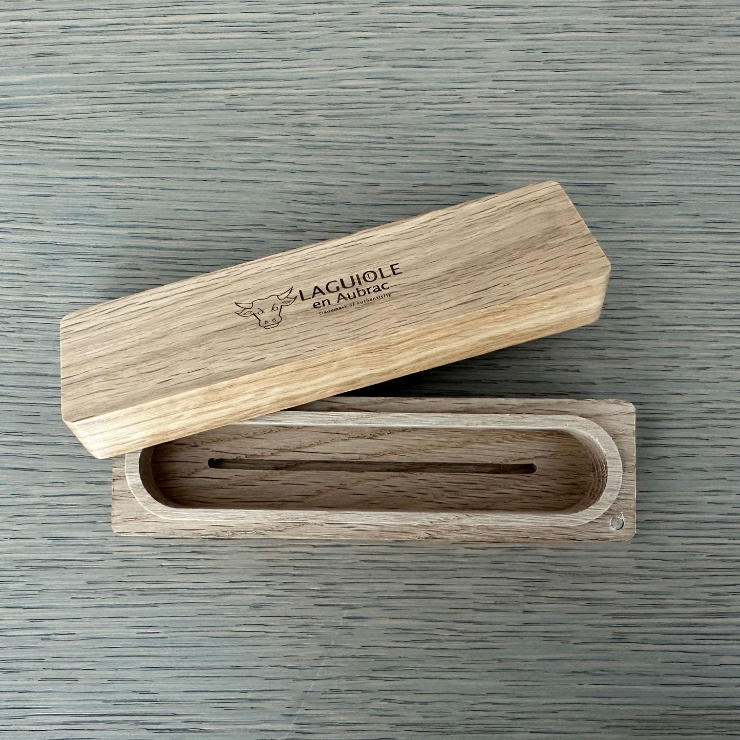 Laguiole en Aubrac หรูหรา Handcrafted สแตนเลสและทองเหลืองชุบคู่ 4 ชิ้นชุดมีดสเต็กพร้อมด้ามไม้ Juniper