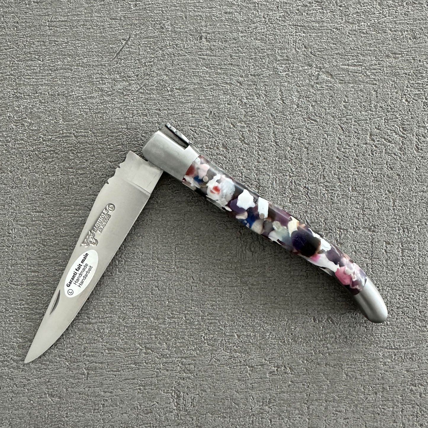 Laguiole en Aubrac Cuchillo multiusos chapado hecho a mano, mango Arlequin, 4.75 pulgadas