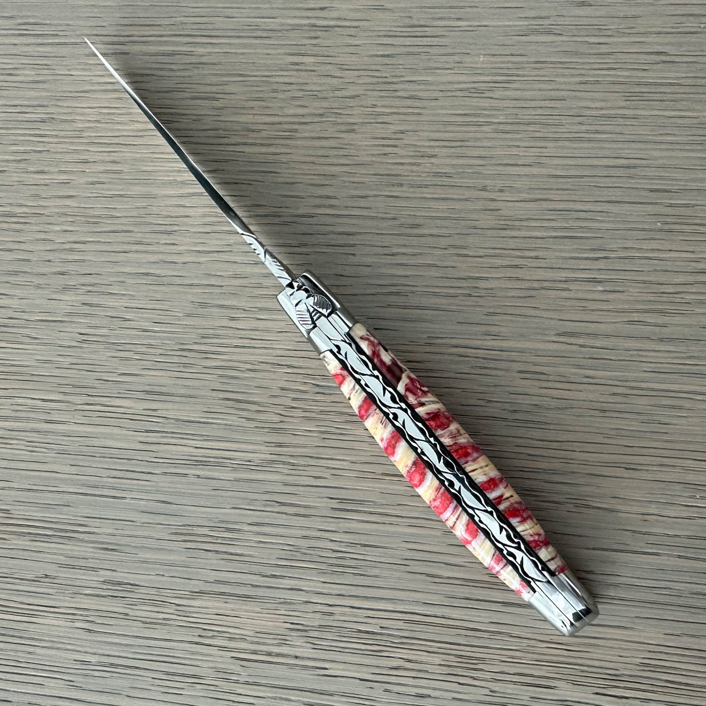 มีดเอนกประสงค์ Laguiole en Aubrac Handcrafted Doble Plated with Shiny Bolsters, Red Mollar Handle, 4.75 นิ้ว