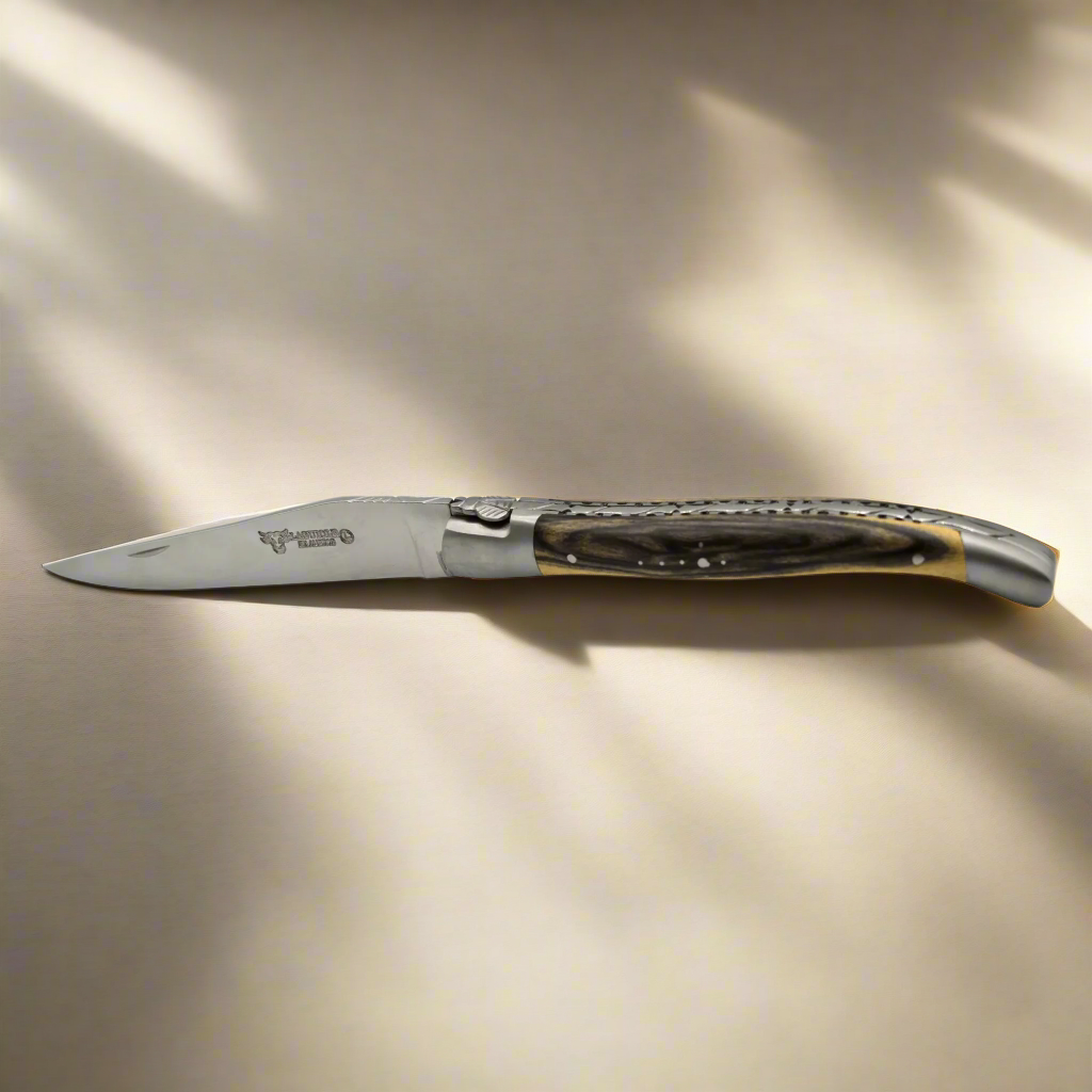 Laguiole en Aubrac Cuchillo multiusos hecho a mano con doble placa y refuerzos mate, mango de madera de ébano real, 4.75 pulgadas