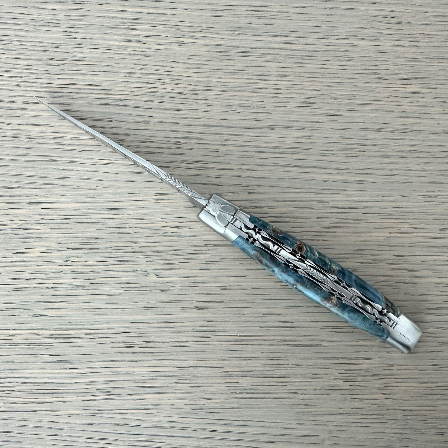 Laguiole en Aubrac Brushed Handcrafted Luxury Double Plated Multipurpose Knife with Buckeye Blue Handle, 4.75 นิ้ว