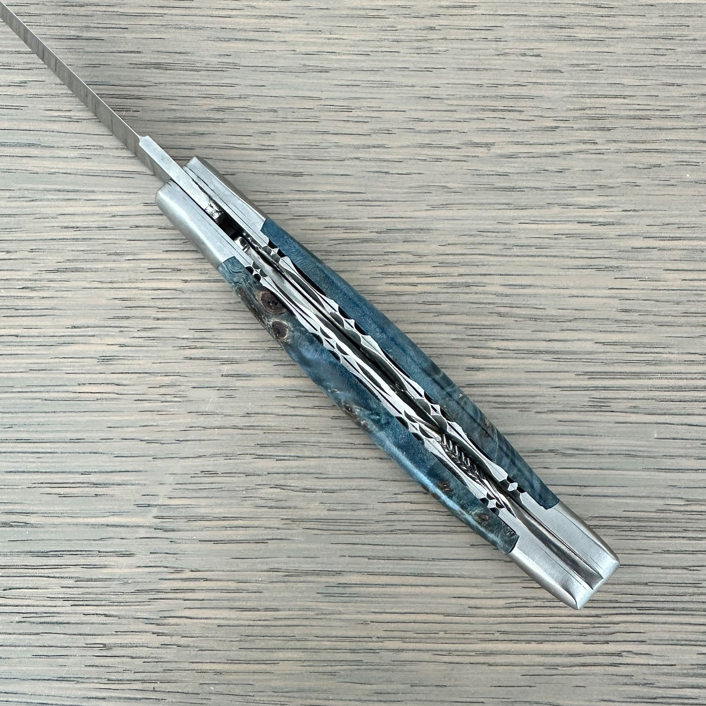 Laguiole en Aubrac Brushed Handcrafted Luxury Double Plated Multipurpose Knife with Buckeye Blue Handle, 4.75 นิ้ว
