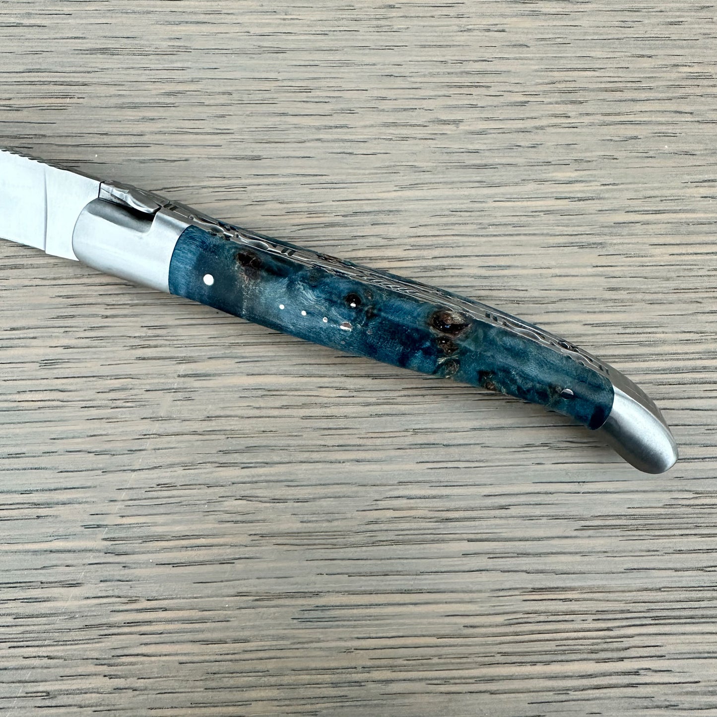 Laguiole en Aubrac Brushed Handcrafted Luxury Double Plated Multipurpose Knife with Buckeye Blue Handle, 4.75 นิ้ว
