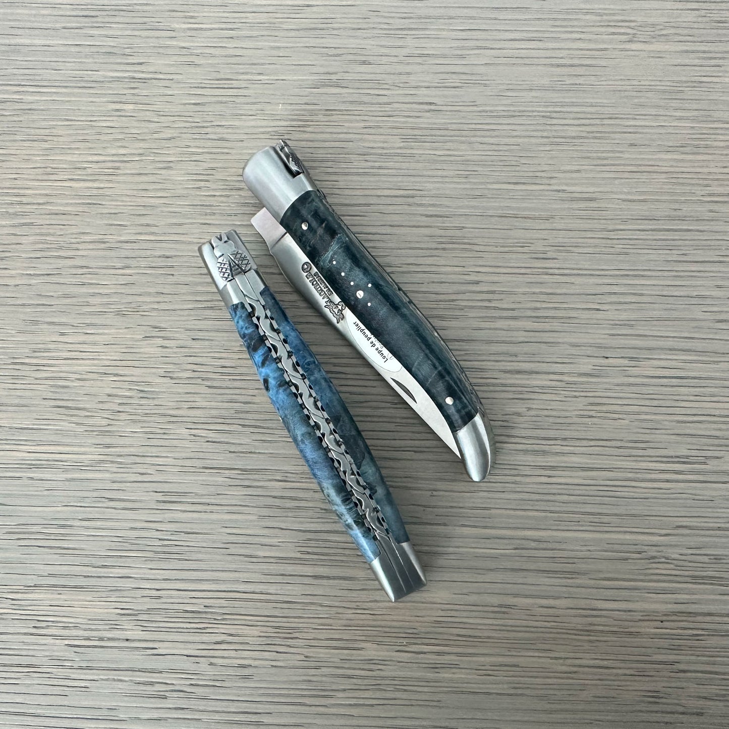 Laguiole en Aubrac 手工制作的双面镀金多用途刀，带哑光枕垫，皇家乌木手柄，4.75 英寸