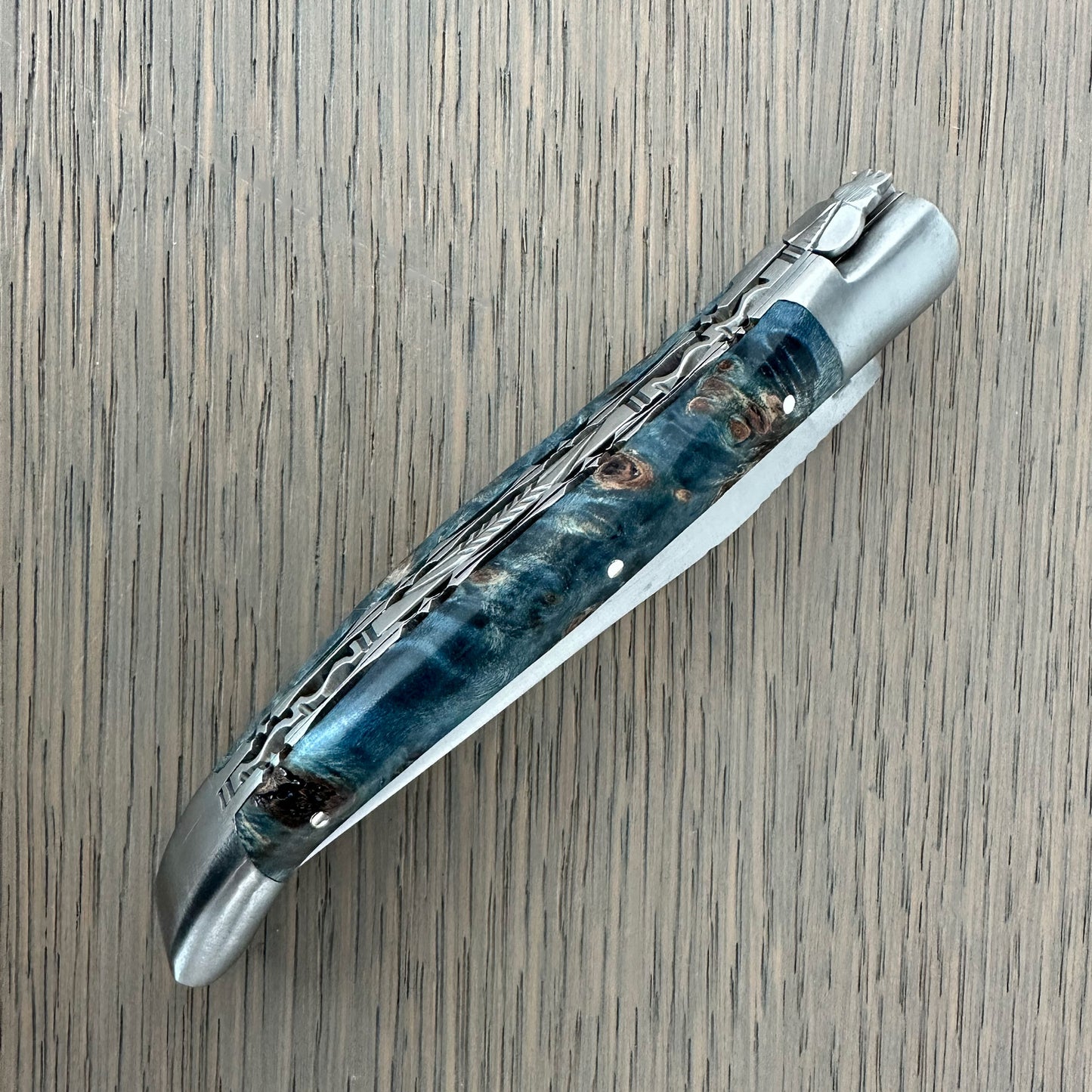 Laguiole en Aubrac Brushed Handcrafted Luxury Double Plated Multipurpose Knife with Buckeye Blue Handle, 4.75 นิ้ว