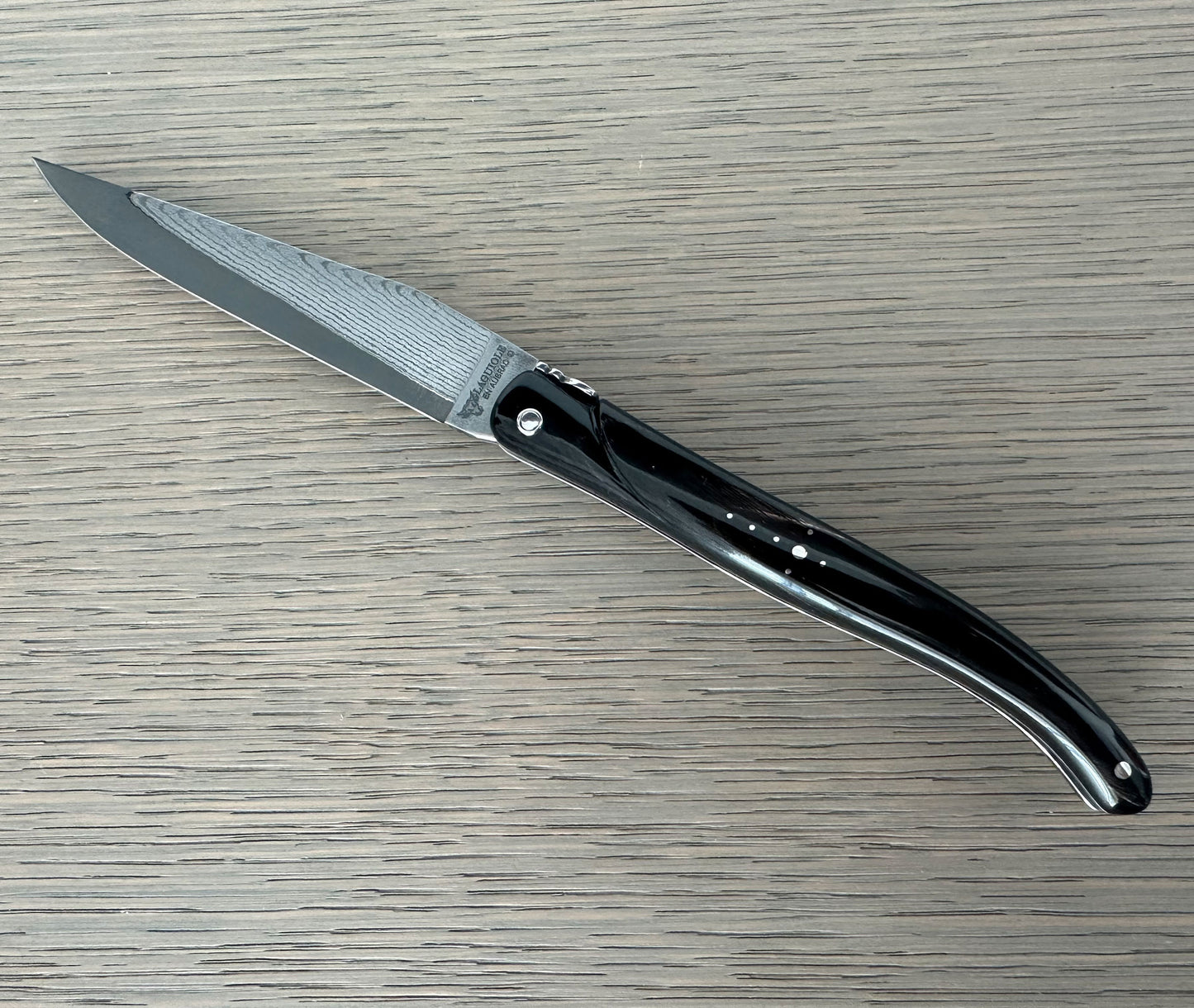 มีดเอนกประสงค์ Laguiole en Aubrac Handcrafted ชุบ จับเขาควายเต็ม 4.75 นิ้ว