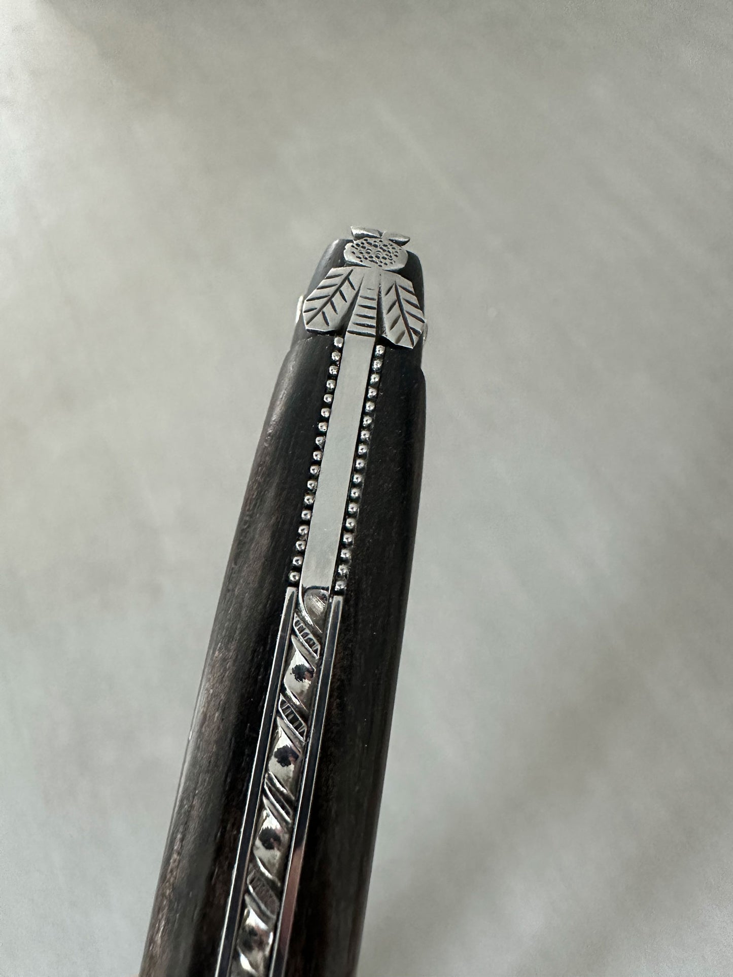 Laguiole en Aubrac 手工制作的双层多用途刀，乌木手柄，4 英寸