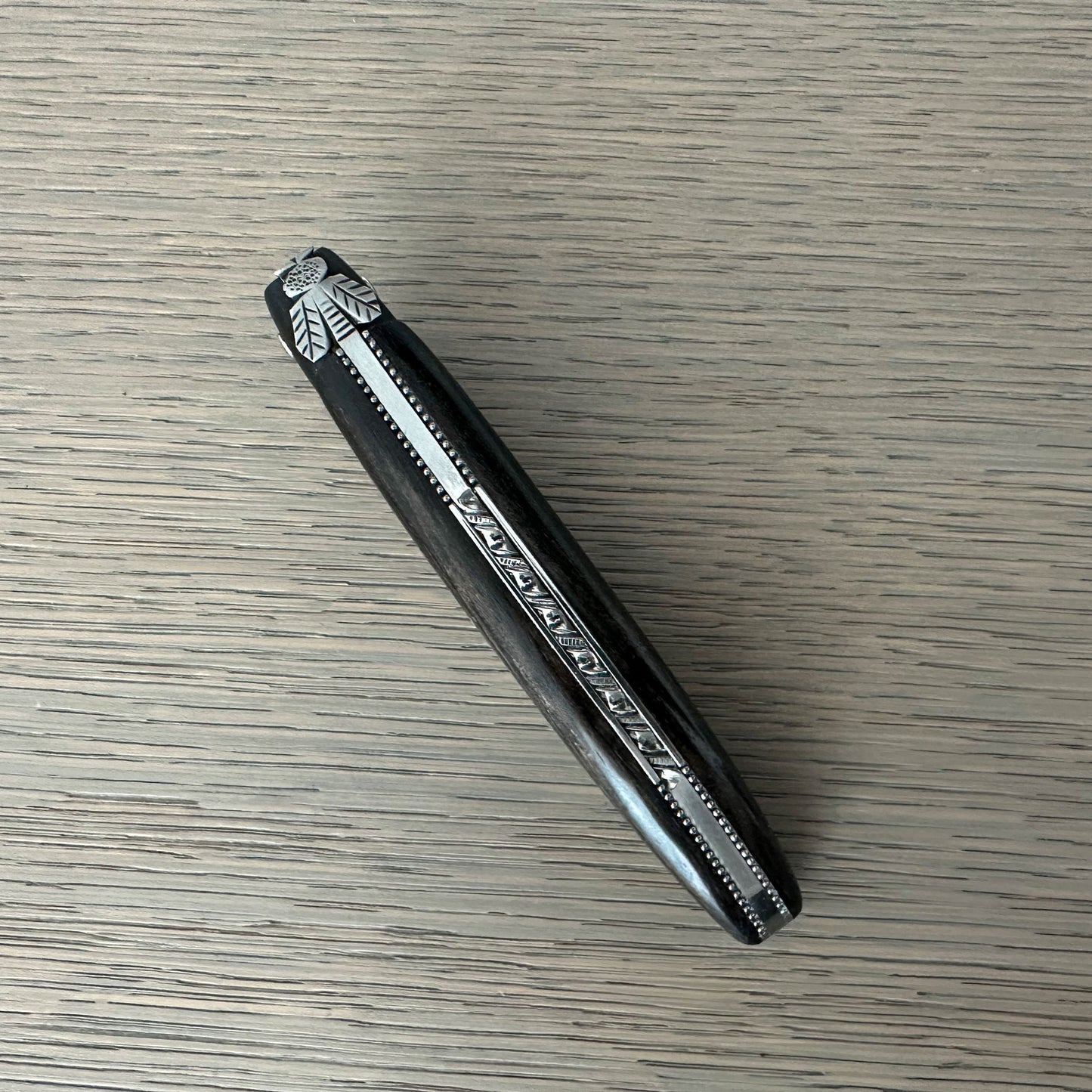Laguiole en Aubrac 手工制作的双层多用途刀，乌木手柄，4 英寸