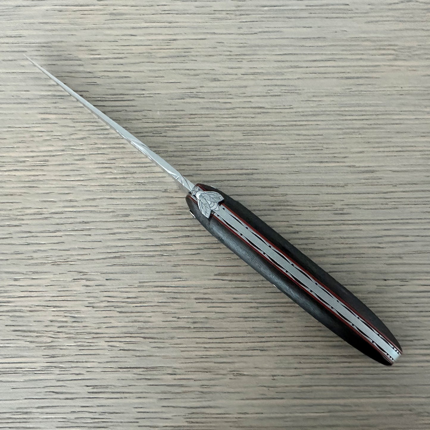Laguiole en Aubrac Handcrafted Plate Folding Knife "Terre de Aubrac" with Special Bee