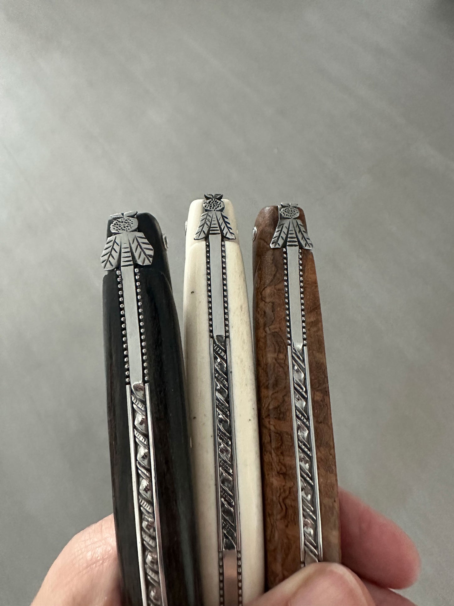 Laguiole en Aubrac 手工制作的双层多用途刀，乌木手柄，4 英寸