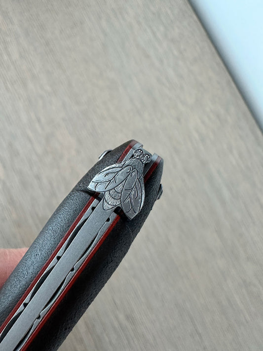 Laguiole en Aubrac Handcrafted Plate Folding Knife "Terre de Aubrac" with Special Bee