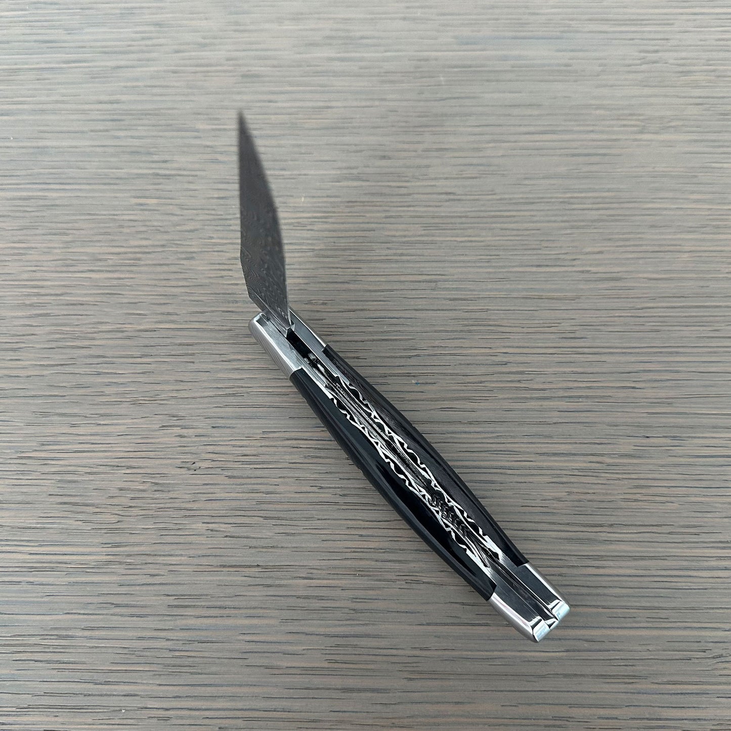 Laguiole en Aubrac Handcrafted Explosion Damascus Cuchillo multiusos de doble chapado con refuerzos brillantes, mango de cuerno de búfalo, 4.75 pulgadas