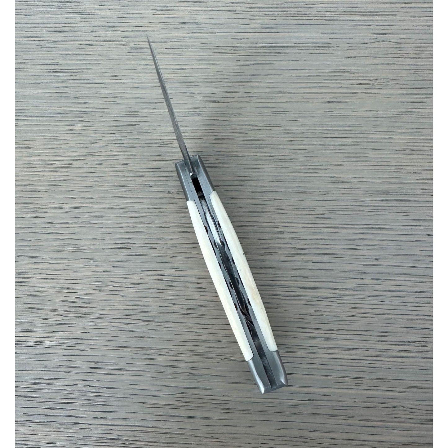 Laguiole en Aubrac 手工爆炸大马士革双层多用途刀，带闪亮枕垫，水牛角手柄，4.75 英寸