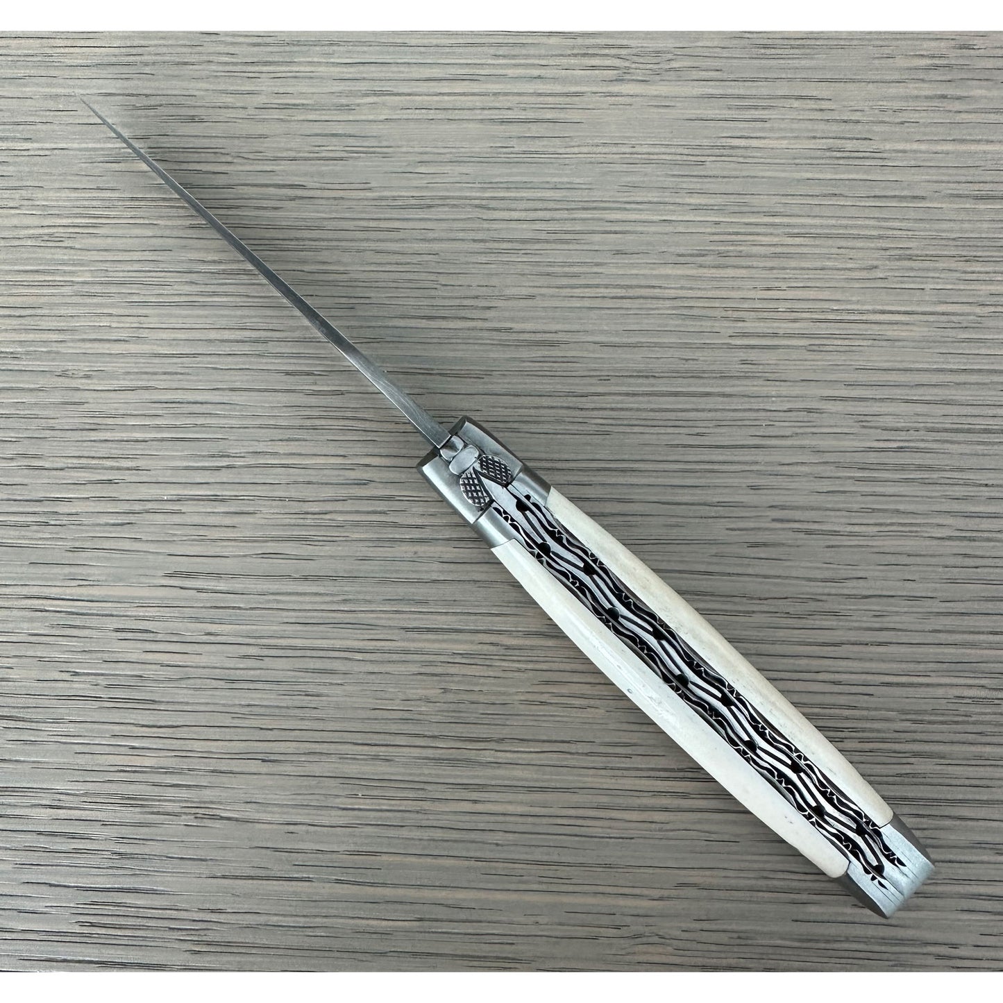 Laguiole en Aubrac 手工爆炸大马士革双层多用途刀，带闪亮枕垫，水牛角手柄，4.75 英寸