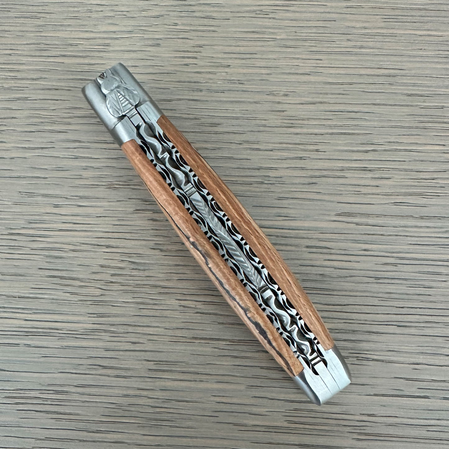 Laguiole en Aubrac Handcrafted Damascus Double Plated Multipurpose Knife with Shiny Bolsters, Aubrac Wood Handle, 4.75 นิ้ว