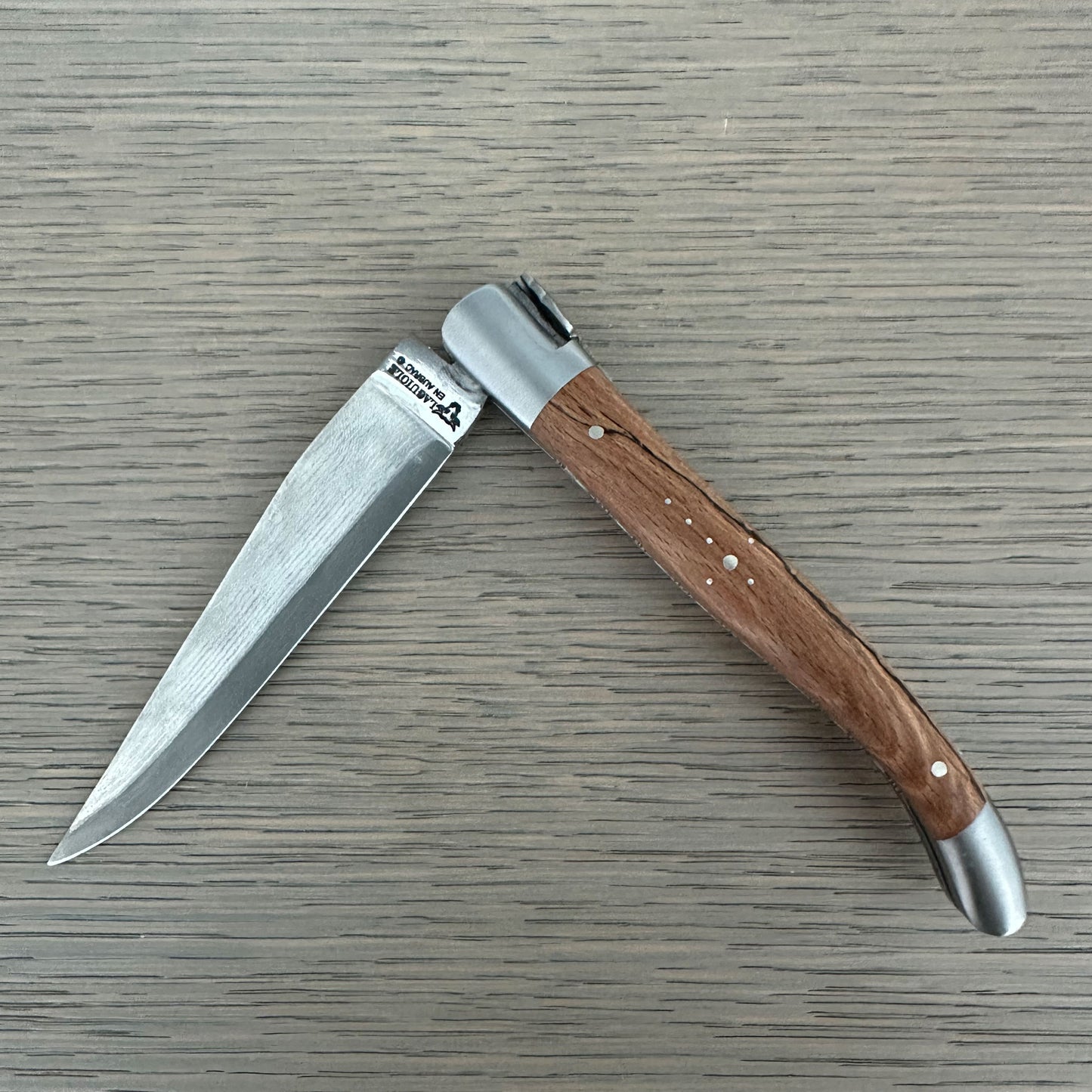 Laguiole en Aubrac Handcrafted Damascus Double Plated Multipurpose Knife with Shiny Bolsters, Aubrac Wood Handle, 4.75 นิ้ว