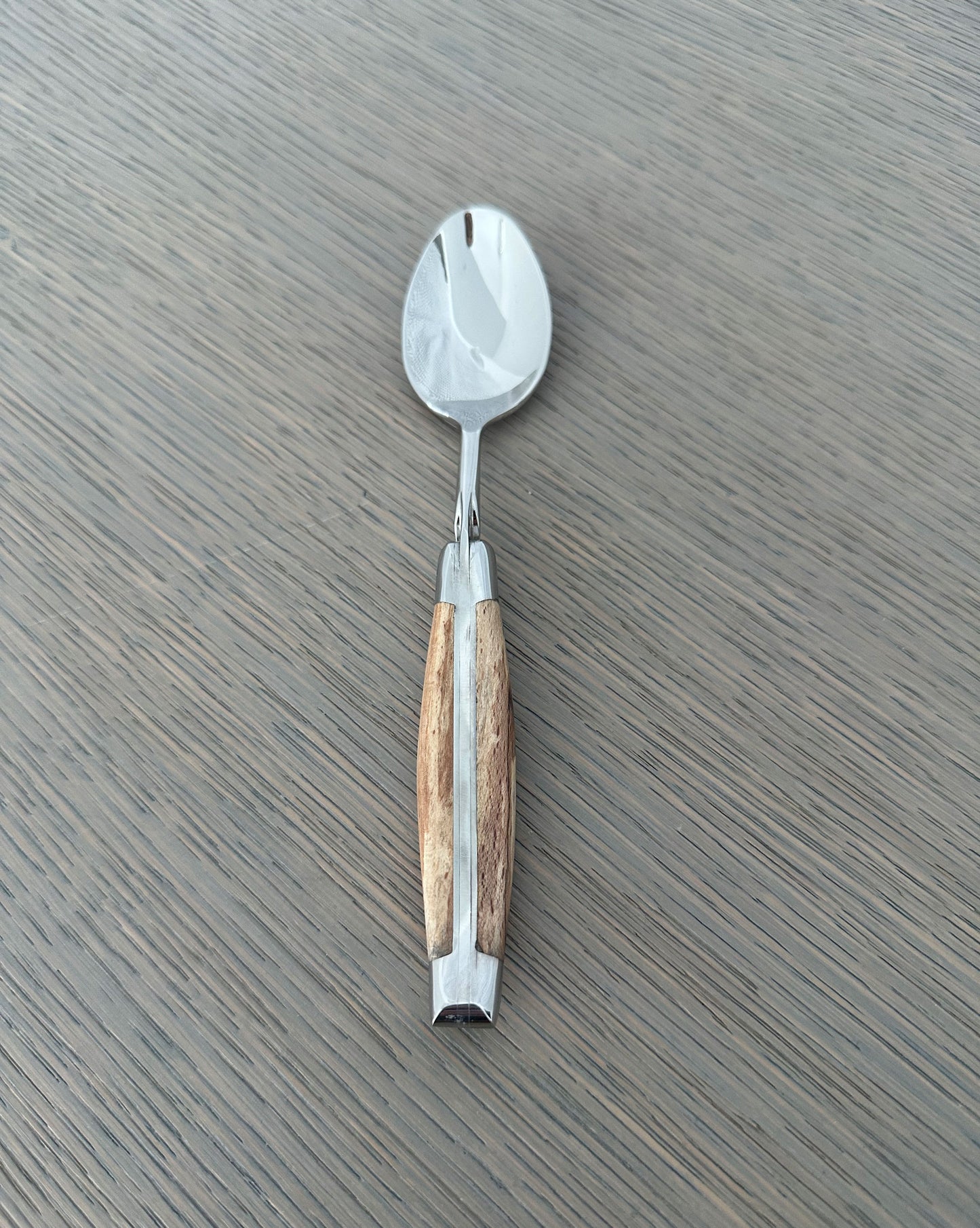 Laguiole en Aubrac Juego de cubiertos artesanales de lujo de 28 piezas, mangos de madera de enebro