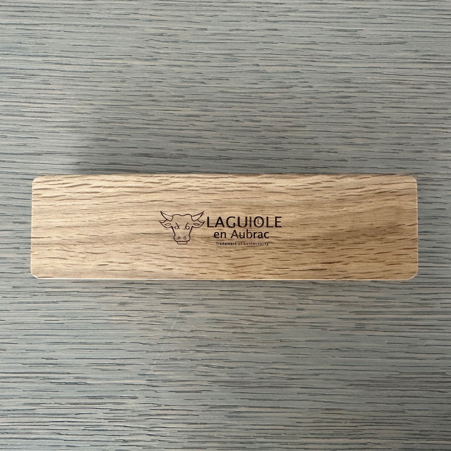 Laguiole en Aubrac หรูหรา Handcrafted สแตนเลสและทองเหลืองชุบคู่ 4 ชิ้นชุดมีดสเต็กพร้อมด้ามไม้ Juniper